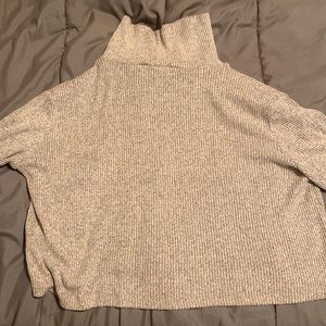 This crop is in good condition. Had been warn a few times